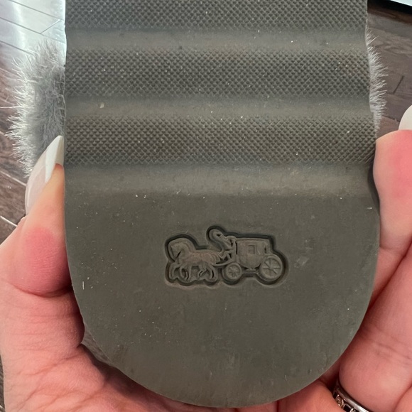 Coach monogram Gray Winter Boots with faux fur barely used! - Picture 4 of 8